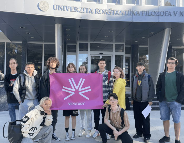 Студенти VIPSTUDY біля університету Костянтина Філософа в Нітрі
